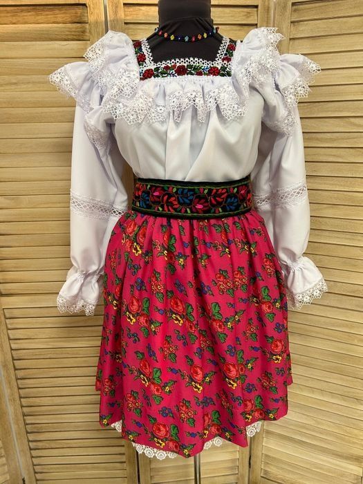 Costum tradițional de Maramureș pentru Doamne și Domnișoare
