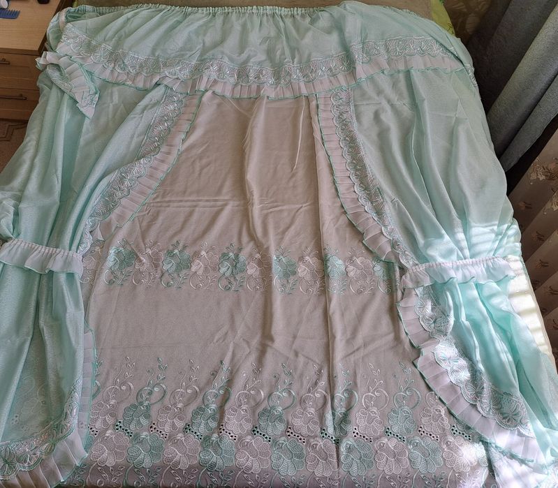 Продам шторы на кухню