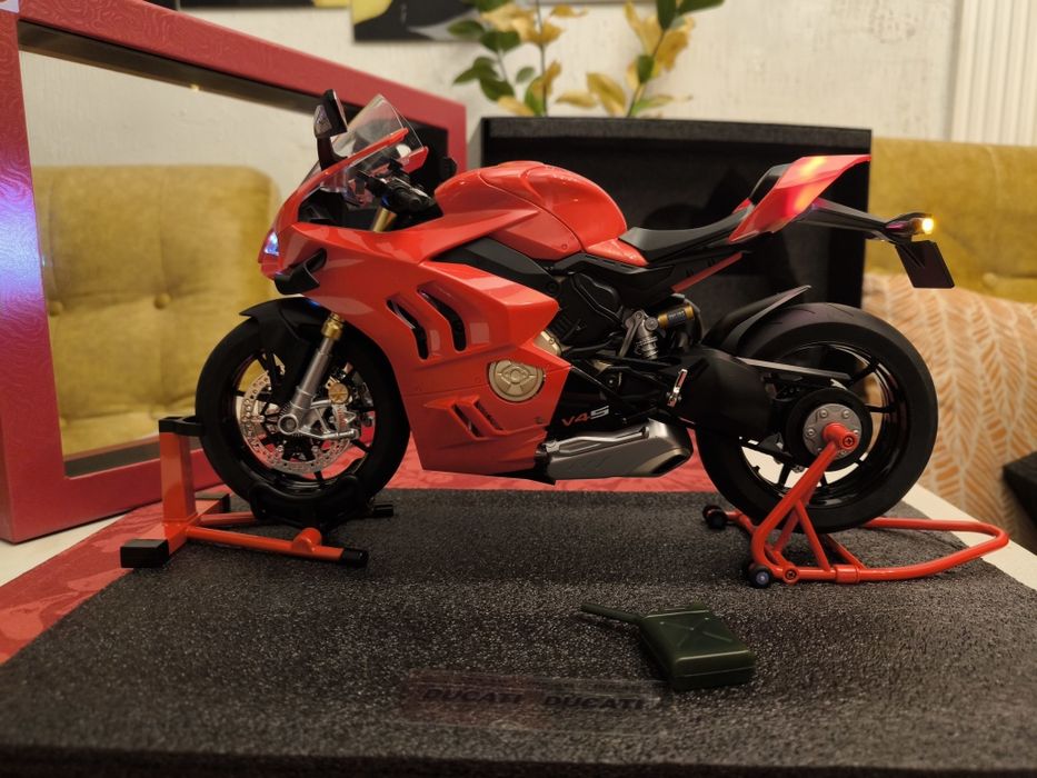 Игрушка мотоцикл Ducati P