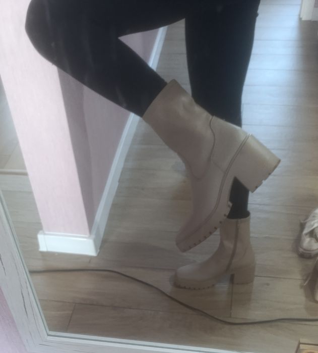 Боти Reserved със масивен ток