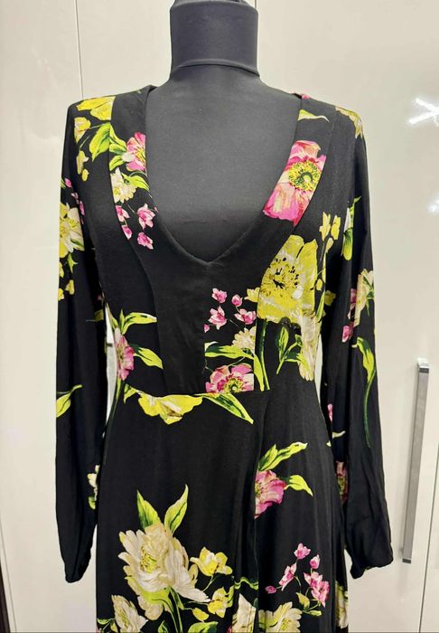 Черна рокля GUESS