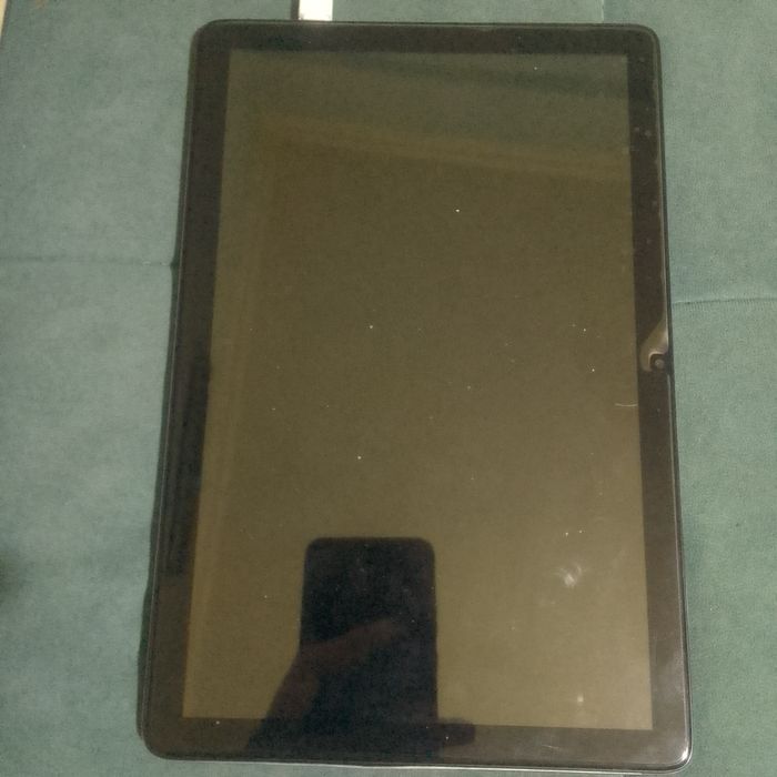 Продам планшет. Не работает