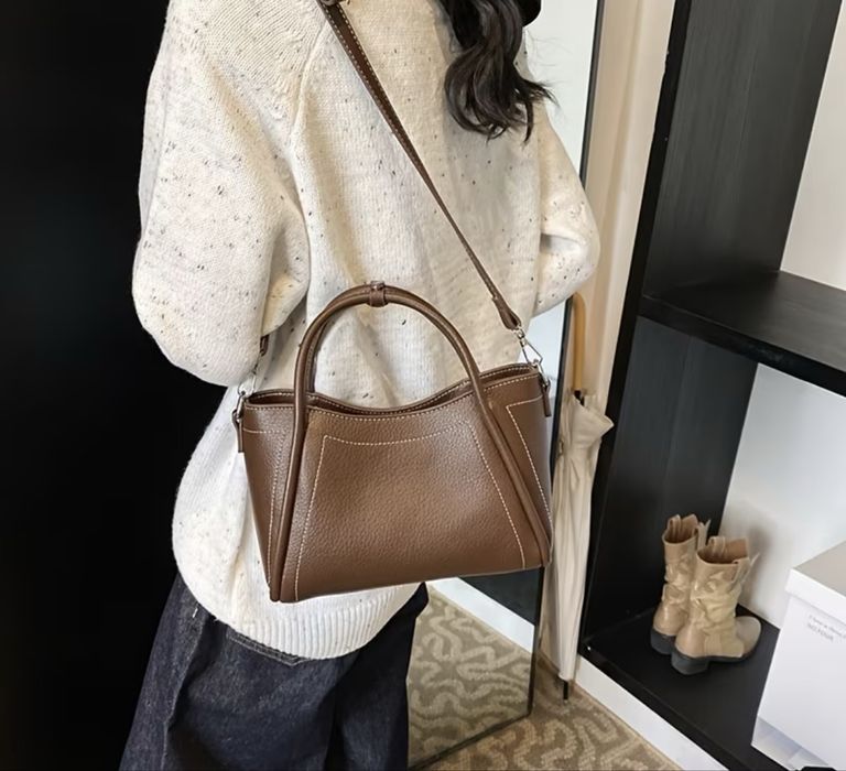 Стилна кафява чанта– must-have аксесоар