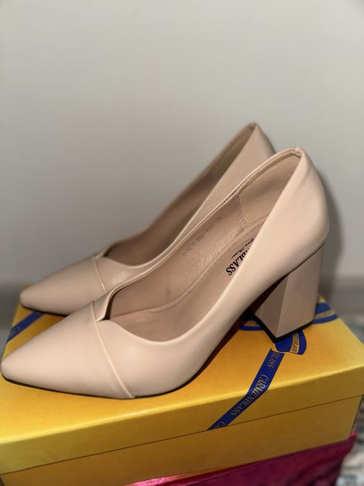 Новые женские туфли