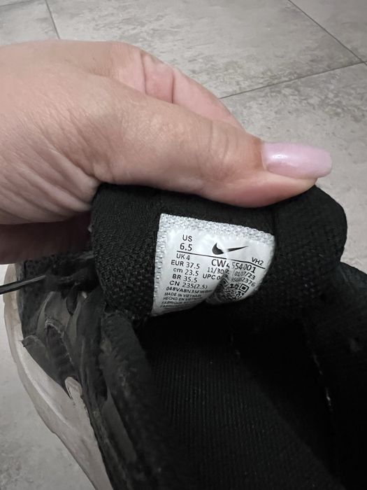 Кроссовки NIKE оригинал б/у 37.5