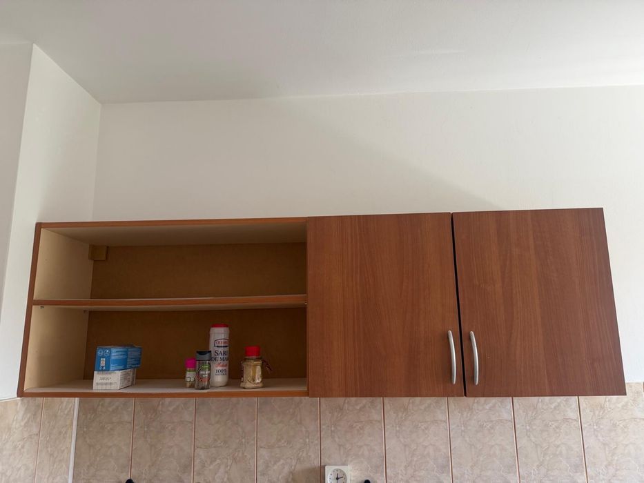 Mobilier de bucatarie-practic si bine intretinut-