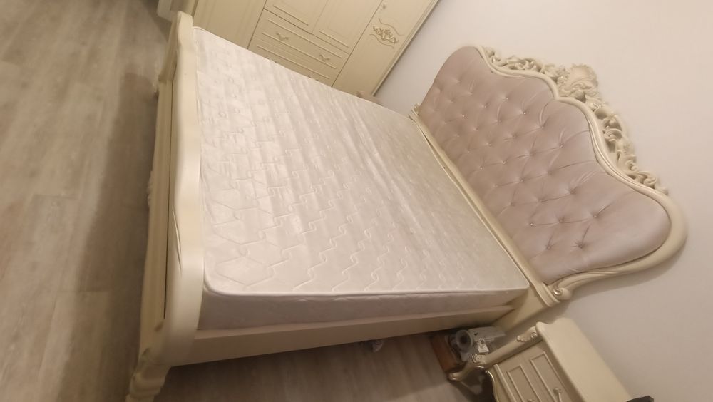 Спальная кровать