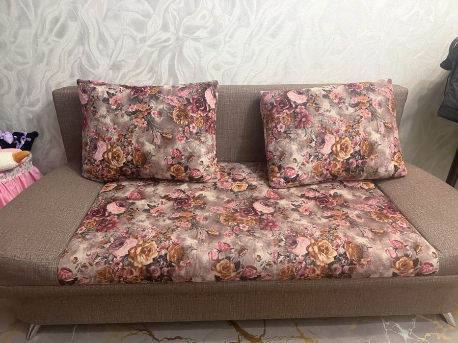 Продам диван в хорошем в состояние