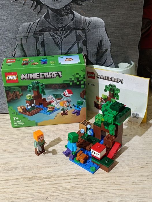Лего LEGO Minecraft "Приключение на болоте" (21240).