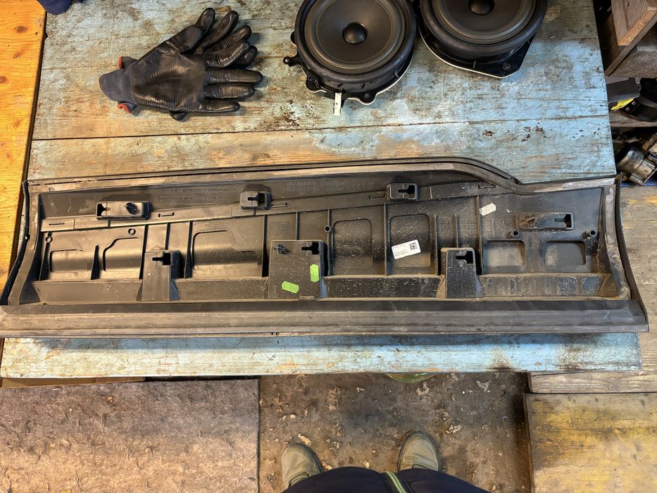 Задна дясна лайстна за Ауди ку7 4М