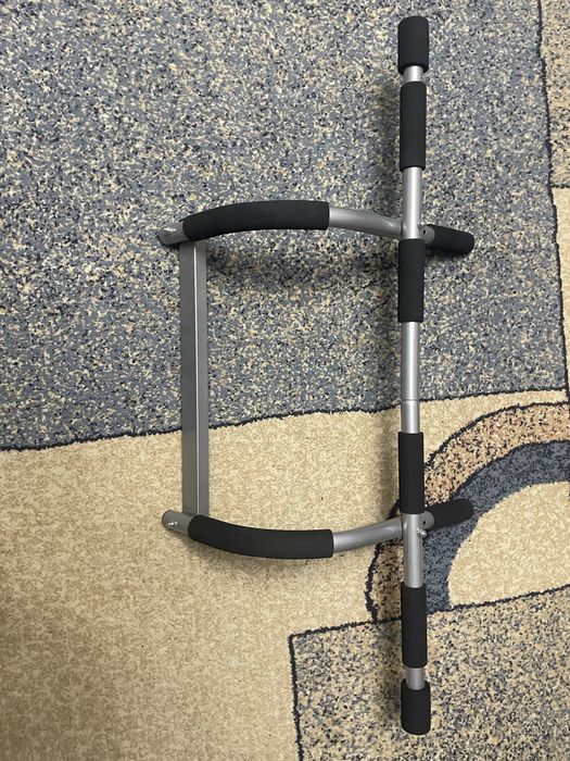 Продам унриверсальный дверной турник