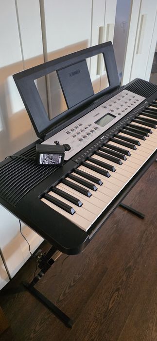 Vând orga Yamaha  YPT 270