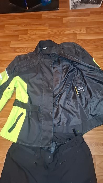 Costum de motociclist
