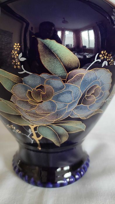 Голяма порцеланова ваза с капак