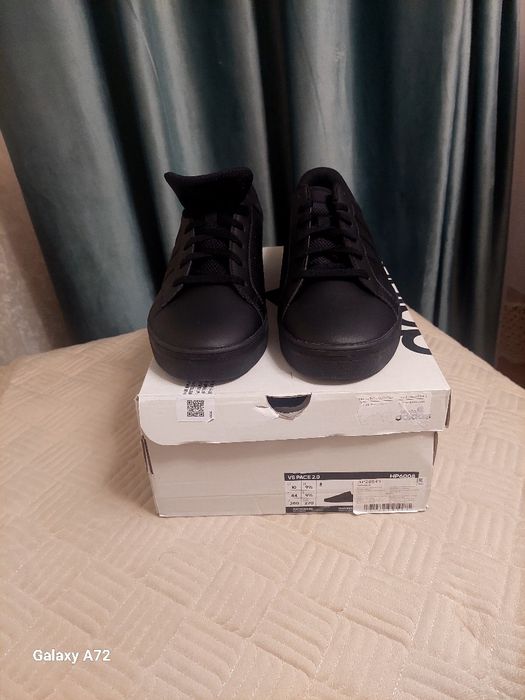 Продается кроссовки Adidas.  Размер, 44.