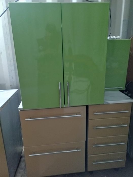 Продается угловой кухонный гарнитур