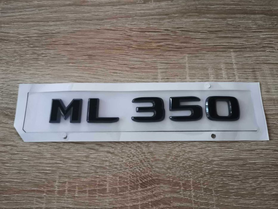 черен надпис Mercedes Benz ML 350