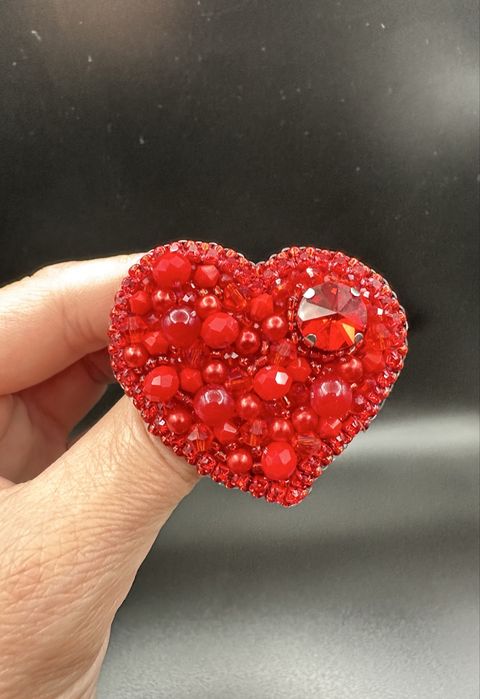 Ръчноизработени брошки с мъниста