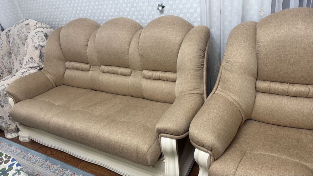 Диван с двумя креслами