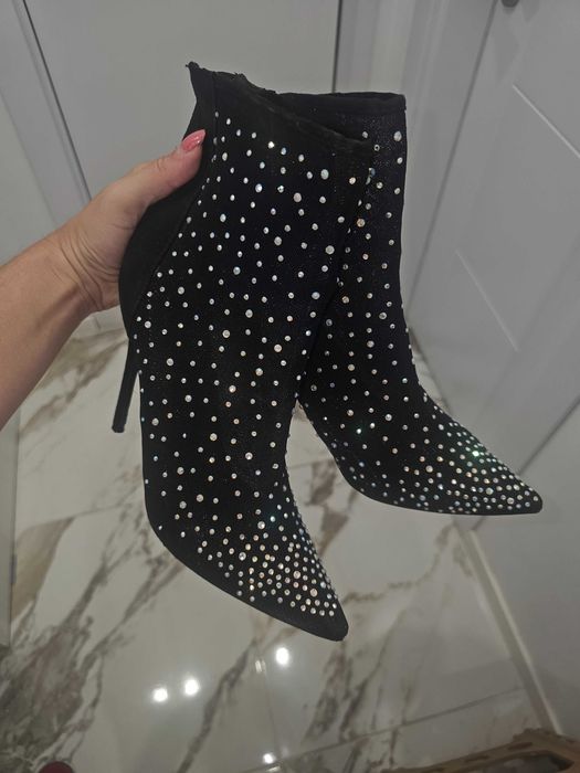 Боти на ток с камъни