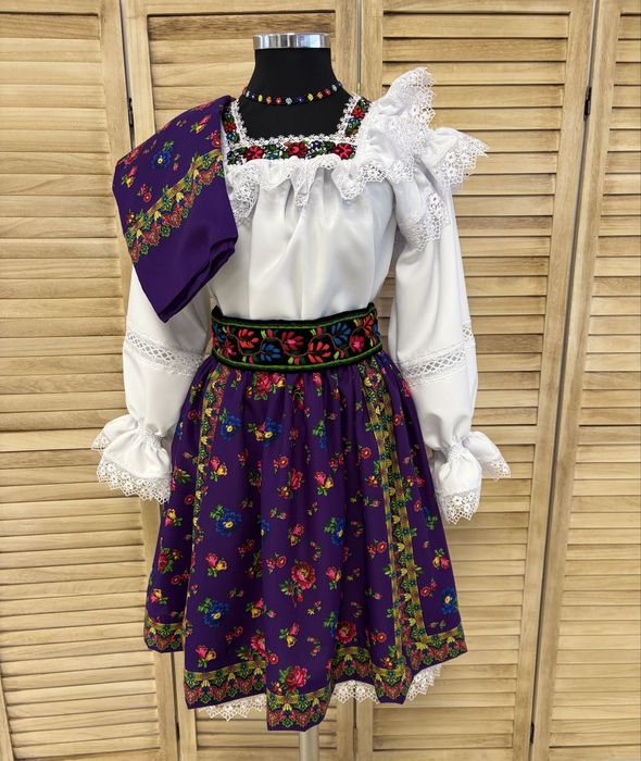Costum popular/traditional pentru femei de Maramures complet, autentic