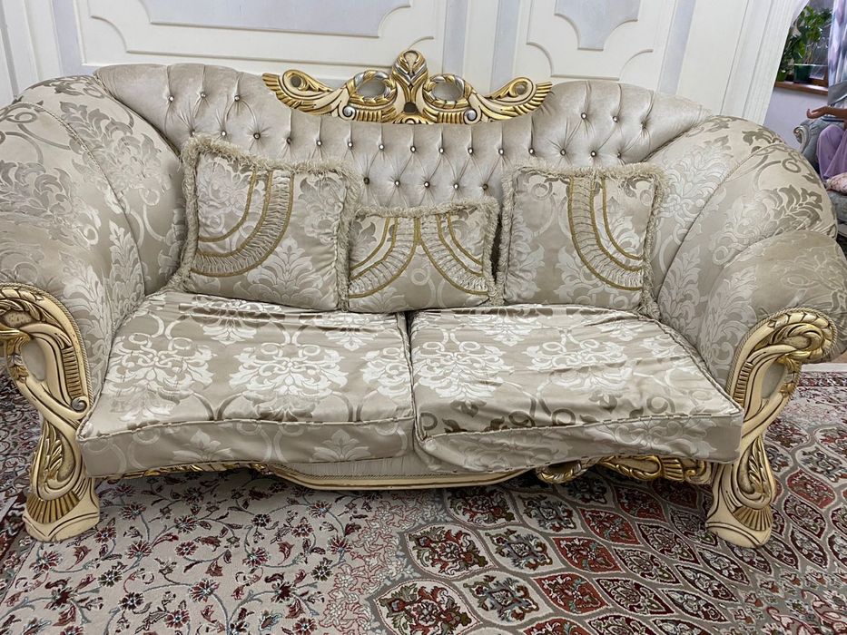 Жұмсақ жиһаз сатылады.