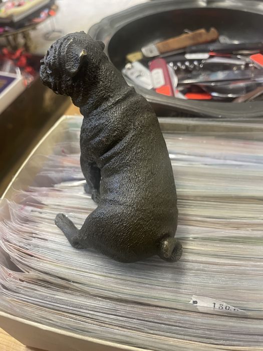 Бронзова миниатура куче мопс