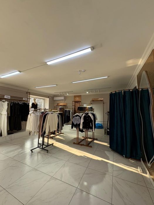 Мебель, витрины для одежды