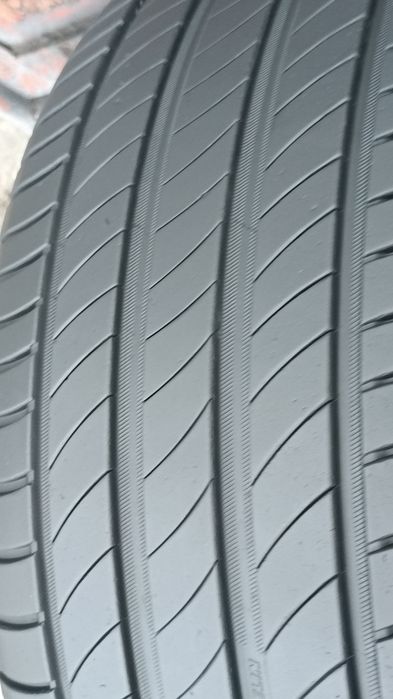 245/40/18 Michelin