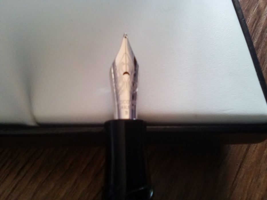 Позлатена писалка Visconti Divina Black