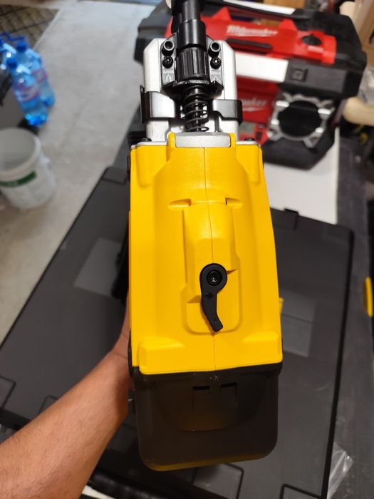 Топ цена пистолет такер за пирони гвоздеи Девалт DeWALT DCN930P2  18V