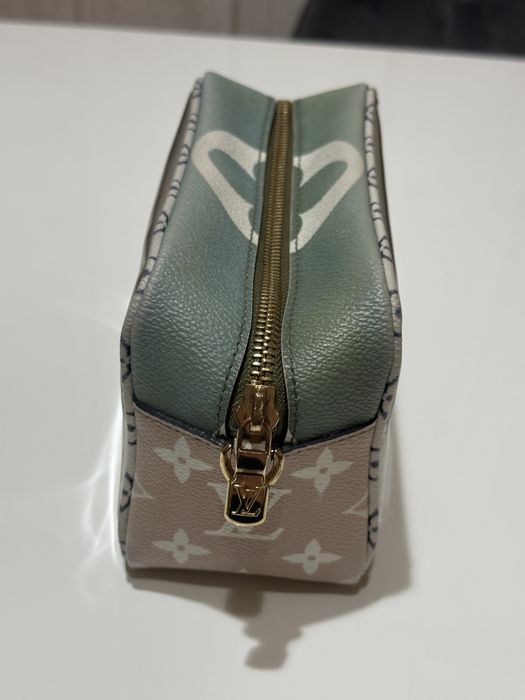 Дамска несесер-чанта Louis Vuitton Beach Pouch Monogram Giant / Khaki Green