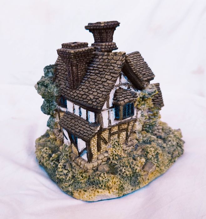 Statuetă decorativă din Colecția Leonardo, din rășină acrilică, 14cm.