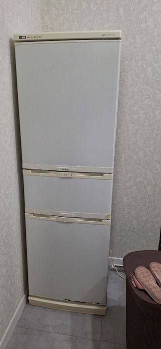 Продаётся холодильник Goldstar.