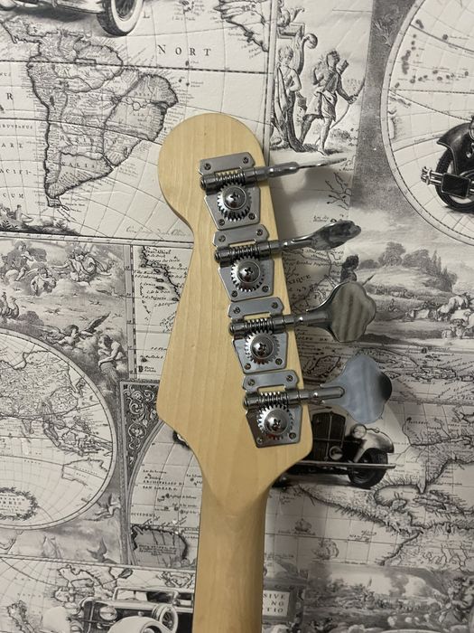 Бас гитара хорошая