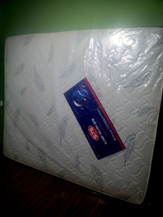 Продам большое декаротивное дерево в 2 метра пушистое есть 2 дерева