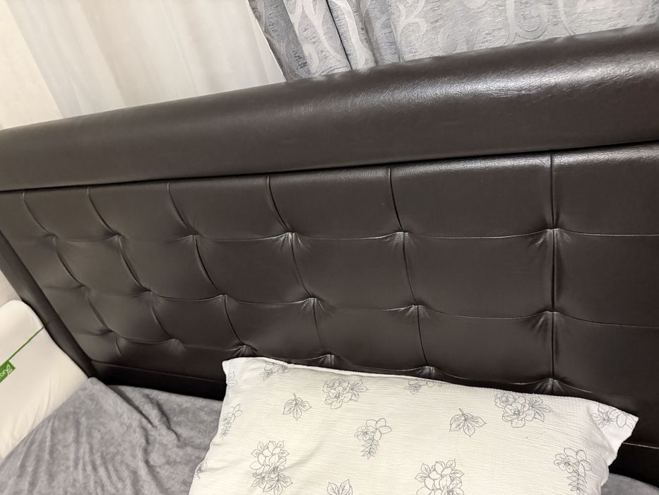 Продам кровать с матрасом