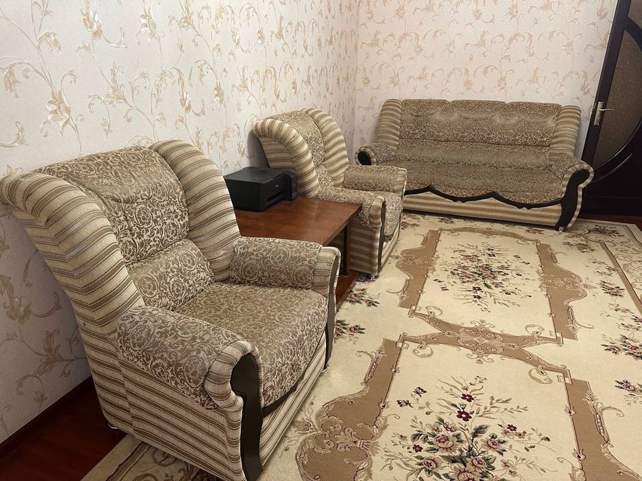 Продается диван, кресло и журнальный столик. Б/у но Хорошего состояния