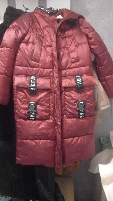 Пуховик бордовый