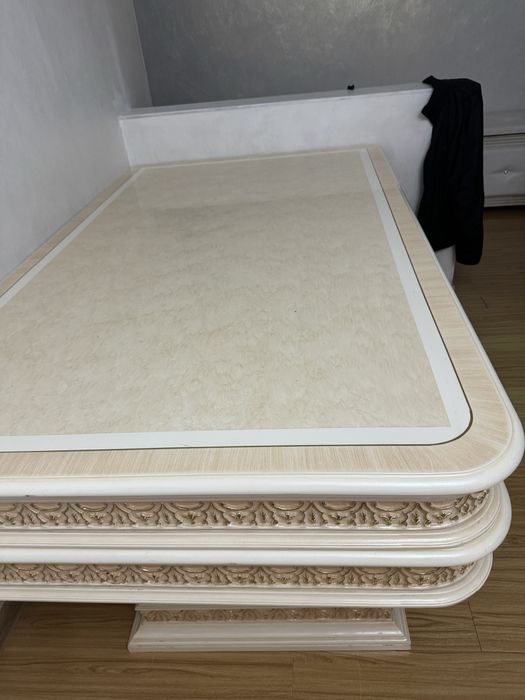 Стол и стулья вместе