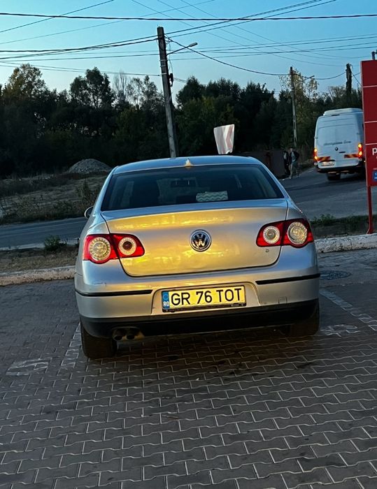 Vând Volkswagen Passat B6