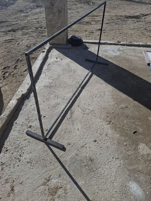 Маникен с стойка и вешалка