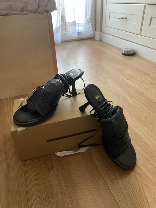 Сандали на токчета от естествена кожа Zara