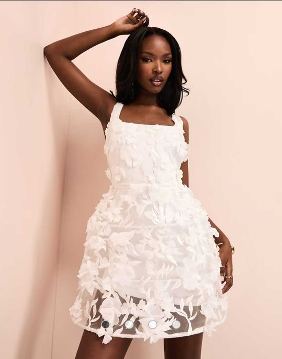 Нова бяла рокля ASOS LUXE с 3D цветя (сватбена, бал, парти)-р-р S и XS