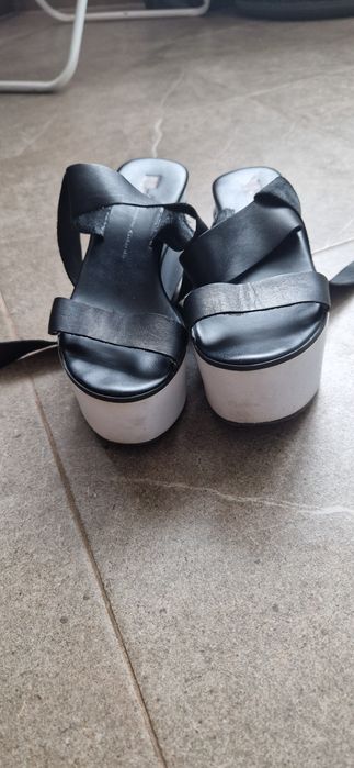 Гумени зелени боти и естествена кожа сандали