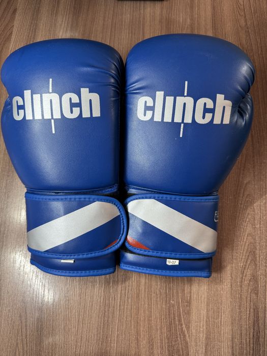 Боксёские перчатка clinch