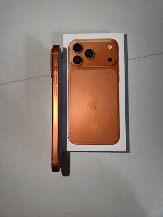 Почти новый iphone 17 pro max 256 orange