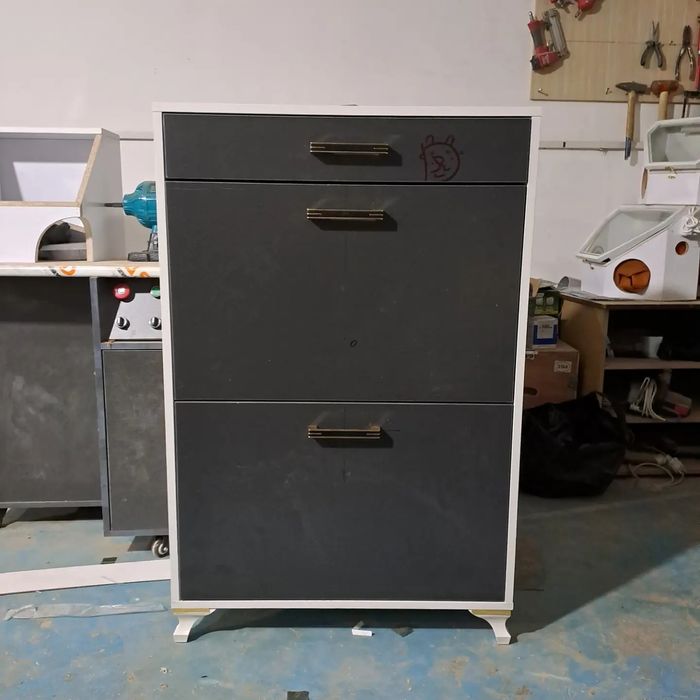 Шкаф для офиса и дома.