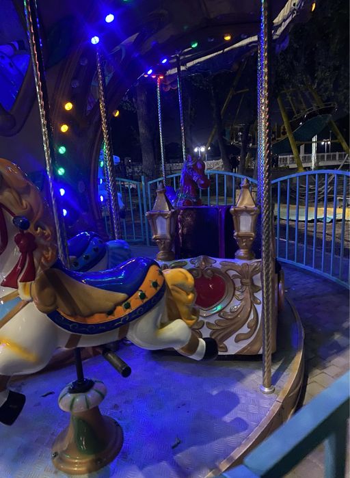 Продается аттракцион: карусель - « Лошадки»