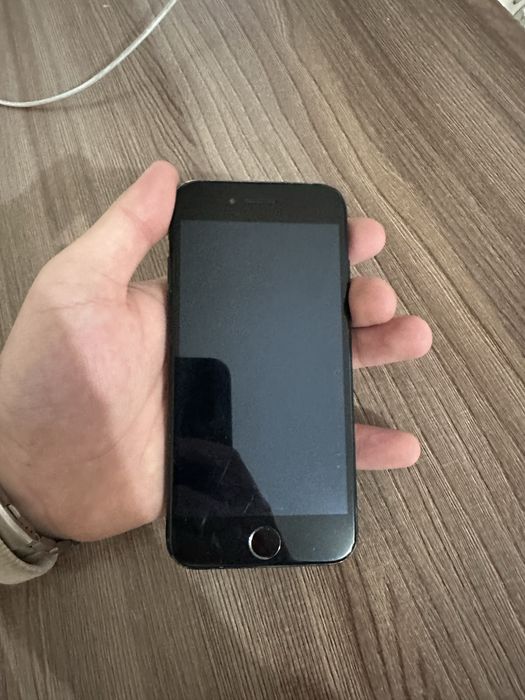 Айфон 7 бу 32гб.